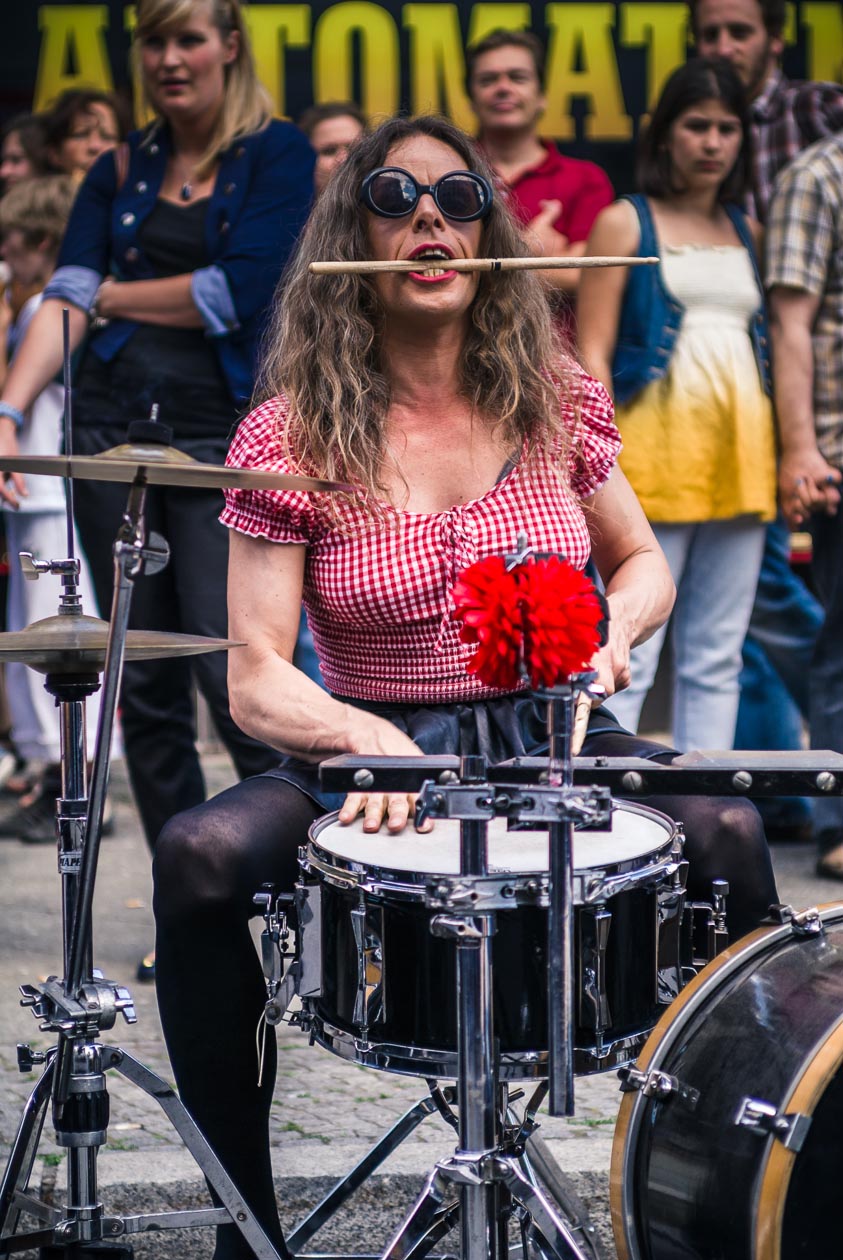 Berlin Kulturen Karnival Drummer In Sunglasses